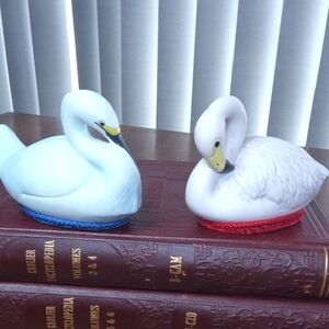 Elegant Swan Lint Brush Figurine Set - White and Cream Rare Find